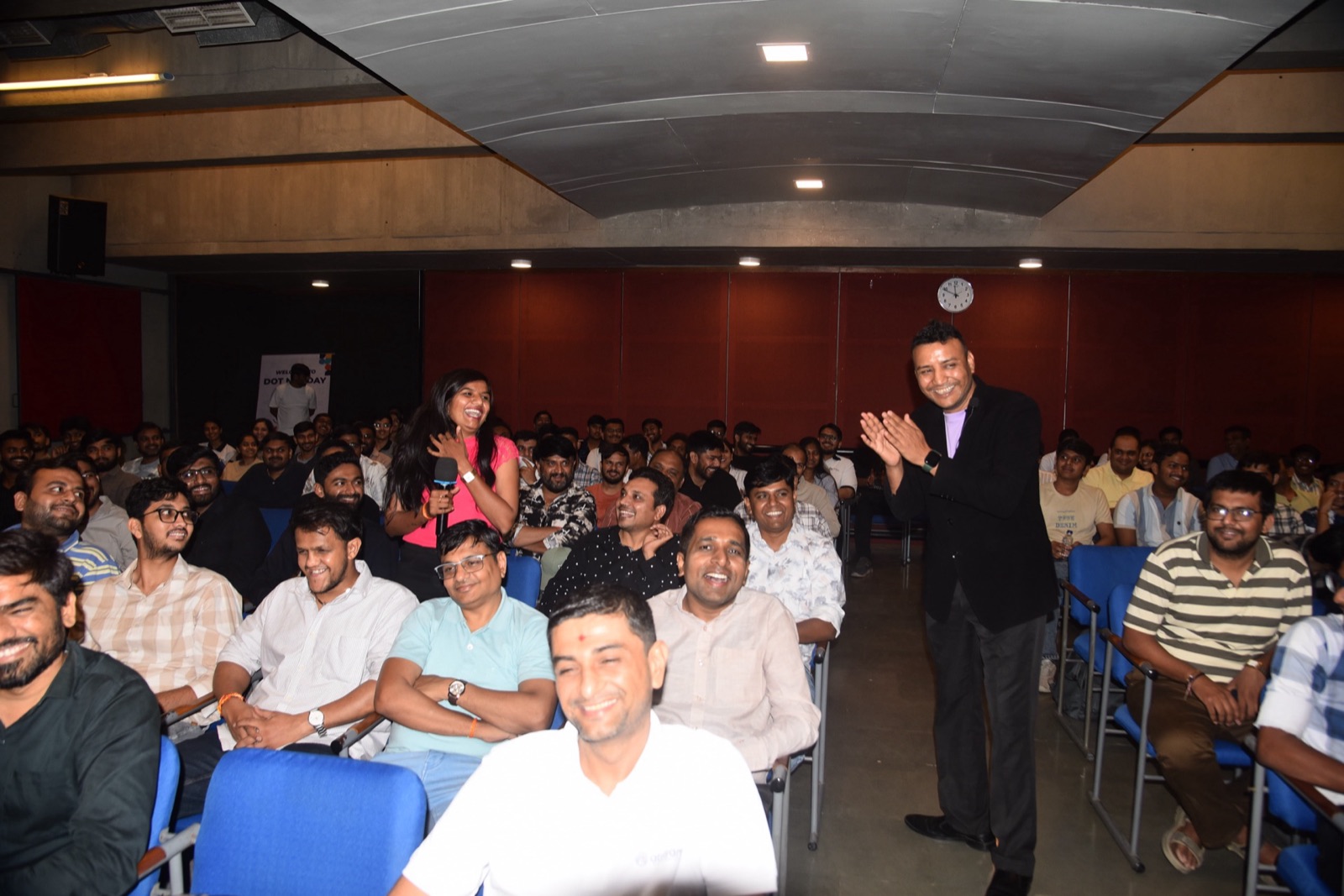 Audience laughing and applauding during Jigar Joshi's agentic AI live build at MDCA